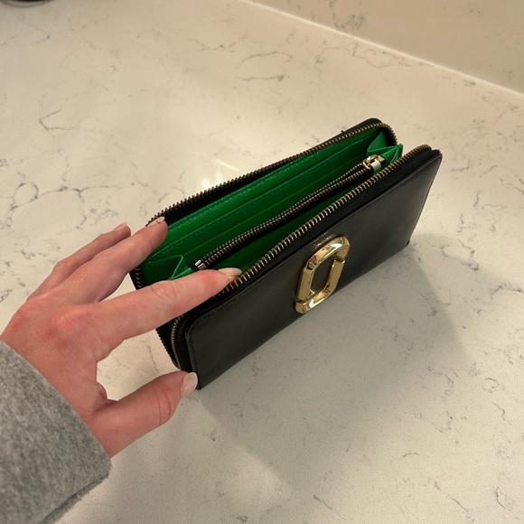 Marc Jacobs Large Wallet - Picture 2 of 4